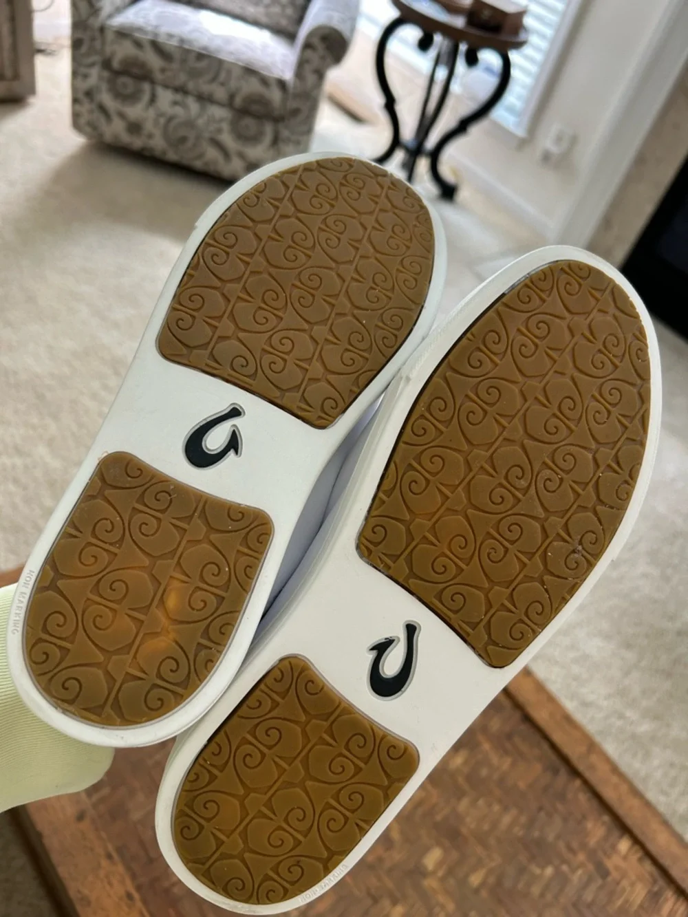 Olukai Pehuea Lil’lli Leather Low-Top Lace-Up Sneakers